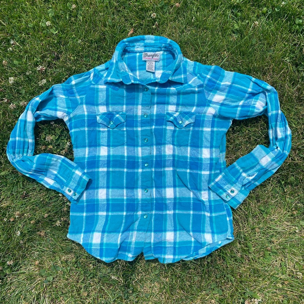 Woman’s wrangler pearl snap